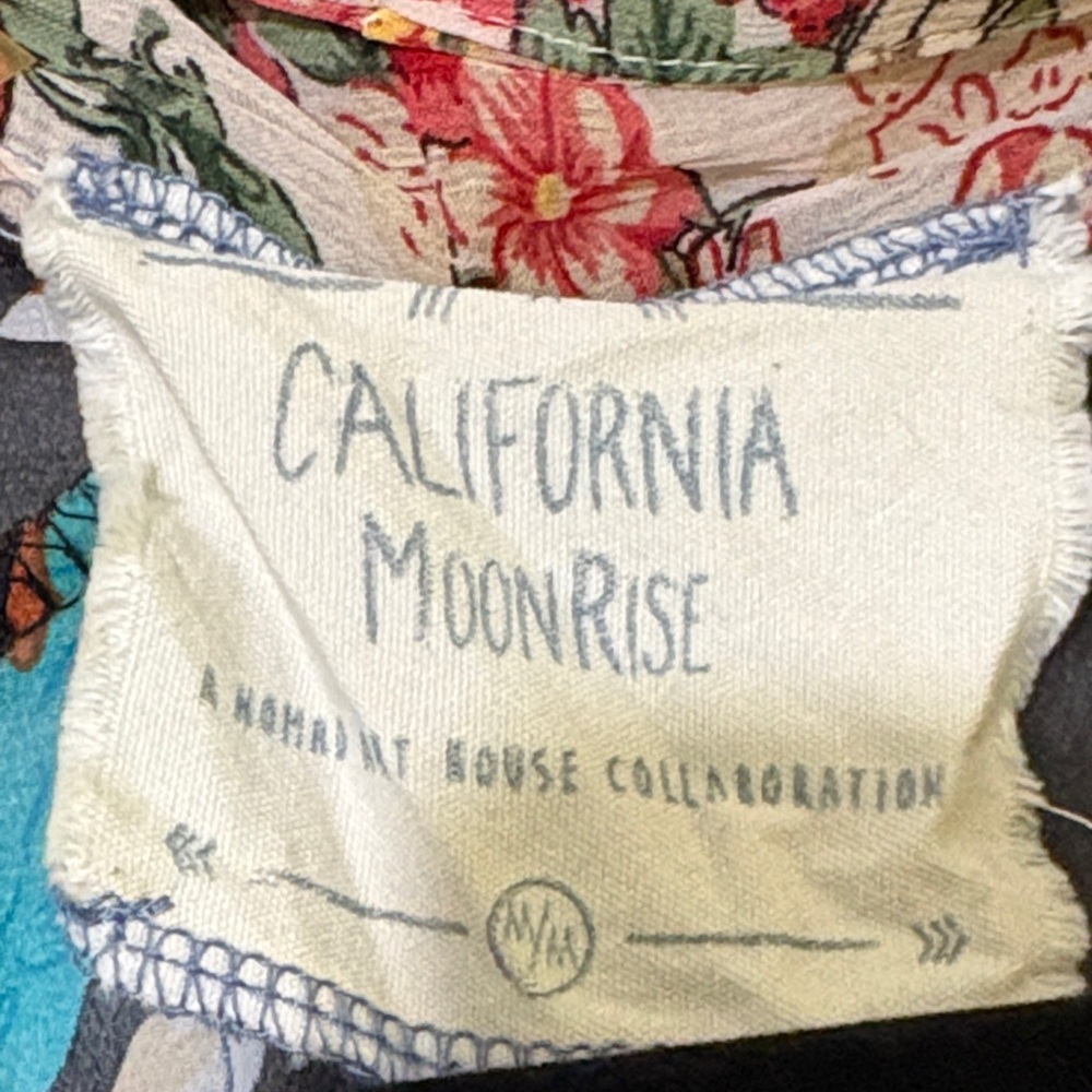 California Moonrise Chic Floral Women's Cape/ beach cover with sleeves size med - Picture 2 of 8